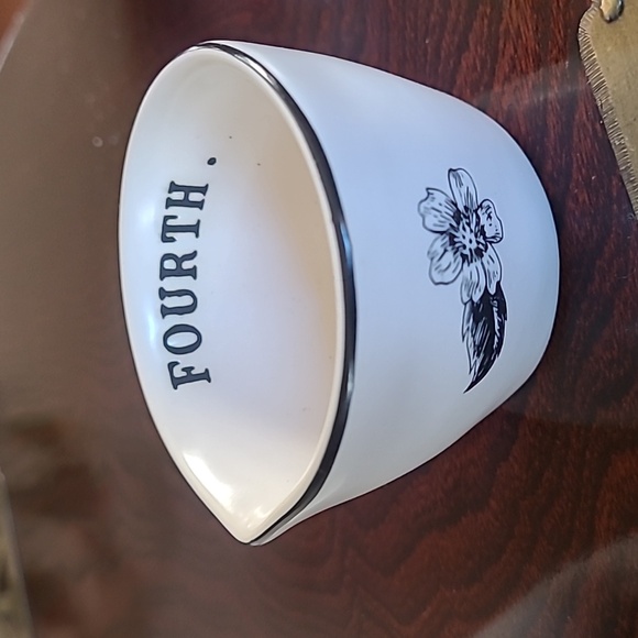 💮Rae Dunn Measuring Cups - Picture 10 of 11